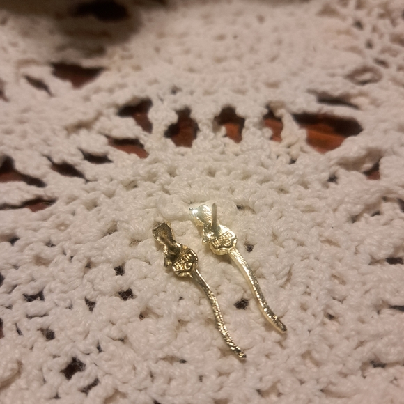 Vintage 1960 Nemo Signed Gold Tone Long Tail Kitten Cat Stick Pins Set Of 2 - Picture 4 of 5